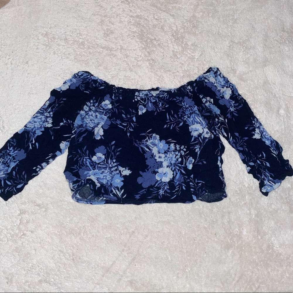 🌸 Hollister Off The Shoulder Crop Top
